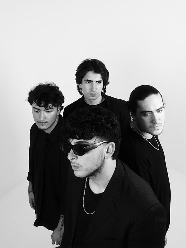 Kırık Pena - Avludaki Sesler